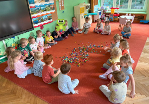 aktywności w grupie z okazji dnia kropki