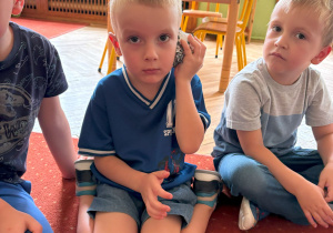 aktywności w grupie żabek w ramach zajęć "Wspomnienie wakacji"