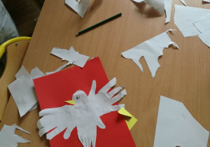 Praca plastyczna dziecka przedstawiająca orła.