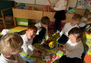 zabawy w sali przedszkolnej