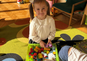 zabawy w sali przedszkolnej