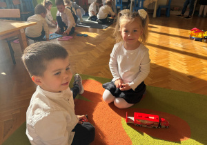 zabawy w sali przedszkolnej