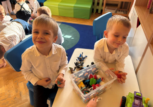 zabawy w sali przedszkolnej