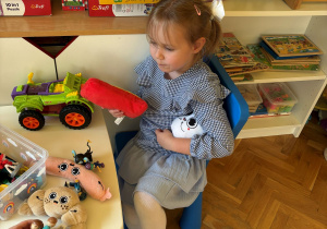 zabawy w sali przedszkolnej