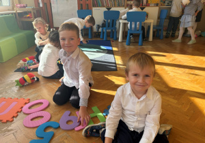 zabawy w sali przedszkolnej