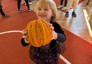dzieci podczas zabaw z okazji "Dnia Dyni"