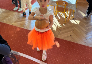 dzieci podczas zabaw z okazji "Dnia Dyni"