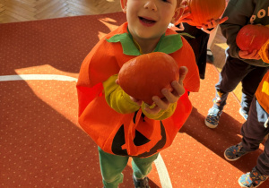 dzieci podczas zabaw z okazji "Dnia Dyni"