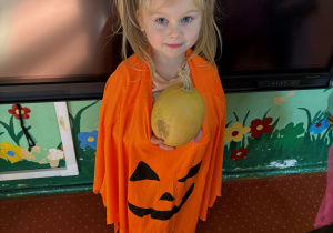 dzieci podczas zabaw z okazji "Dnia Dyni"