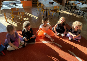 dzieci podczas zabaw z okazji "Dnia Dyni"