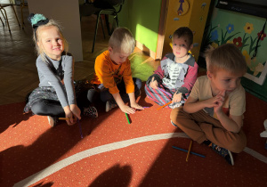 dzieci podczas zabaw z okazji "Dnia Dyni"