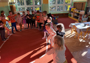 dzieci podczas zabaw z okazji "Dnia Dyni"