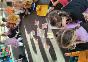 Zajęcia w kole na dywanie 4